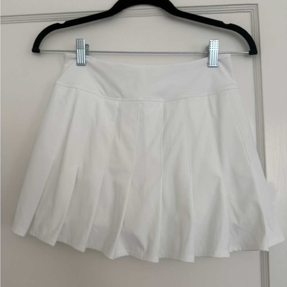 Southern Tide White Pleated active skirt